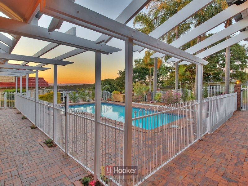 5 Belfairs Street, Robertson QLD 4109