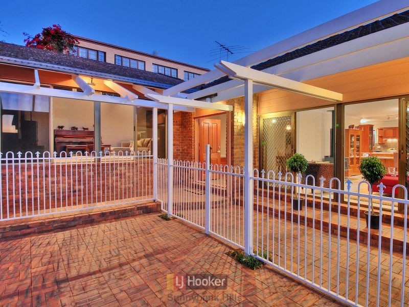 5 Belfairs Street, Robertson QLD 4109