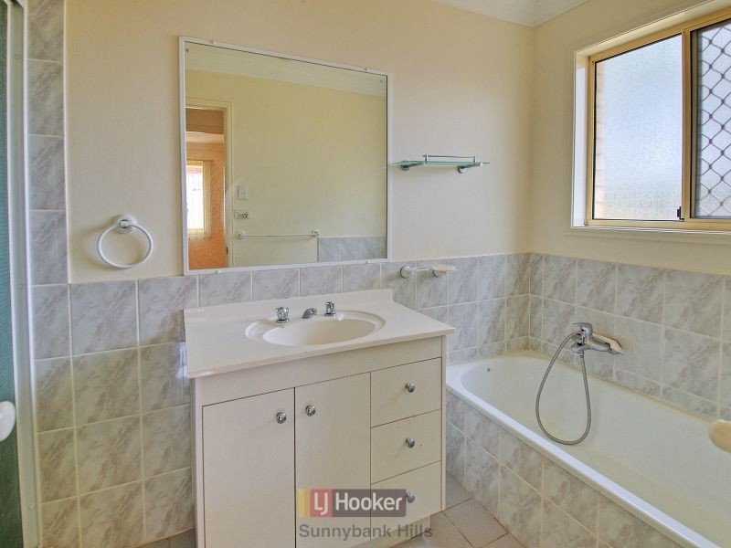 52 Maywood Crescent, Calamvale QLD 4116