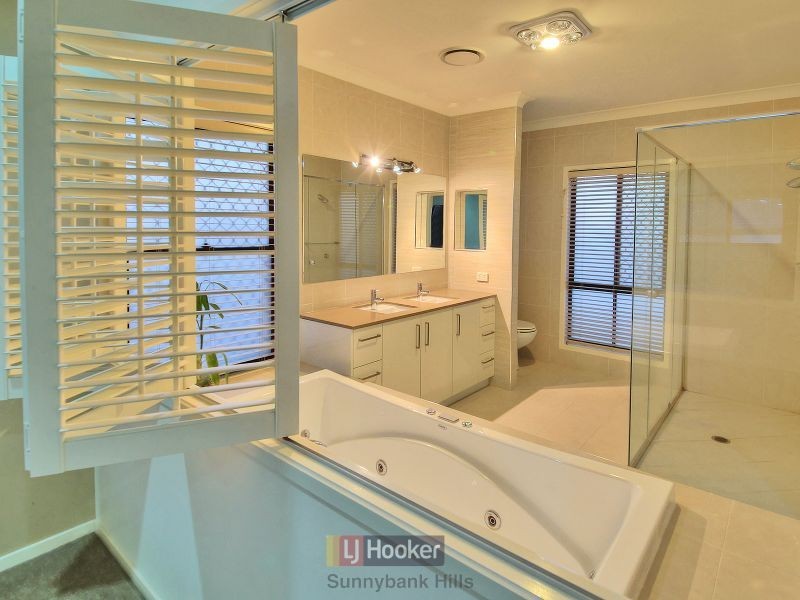 11 Spruce Bark Court, Stretton QLD 4116