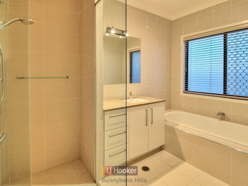 11 Spruce Bark Court, Stretton QLD 4116