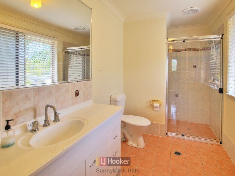 16 Raincliffe Place, Calamvale QLD 4116