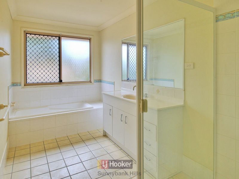 16 Raincliffe Place, Calamvale QLD 4116