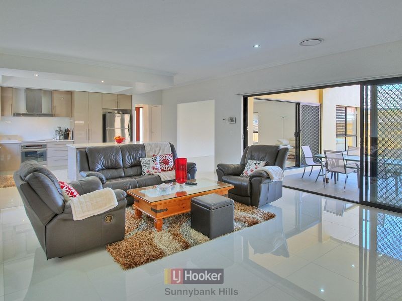 17 Southwalk Esplanade, Underwood QLD 4119