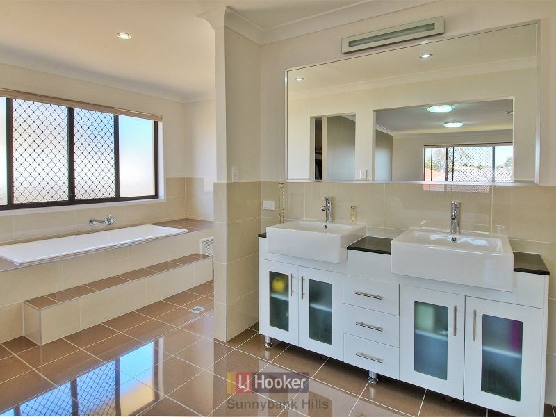 17 Southwalk Esplanade, Underwood QLD 4119