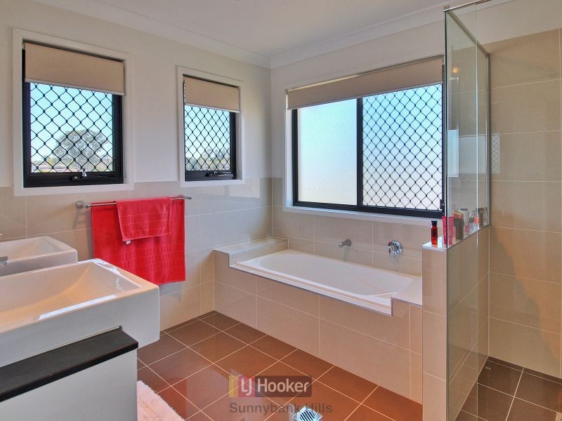 17 Southwalk Esplanade, Underwood QLD 4119