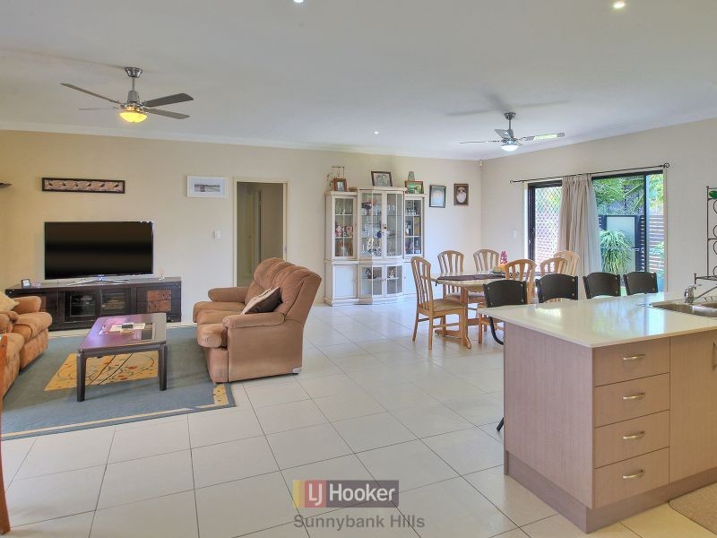 12 Walker Circuit, Eight Mile Plains QLD 4113