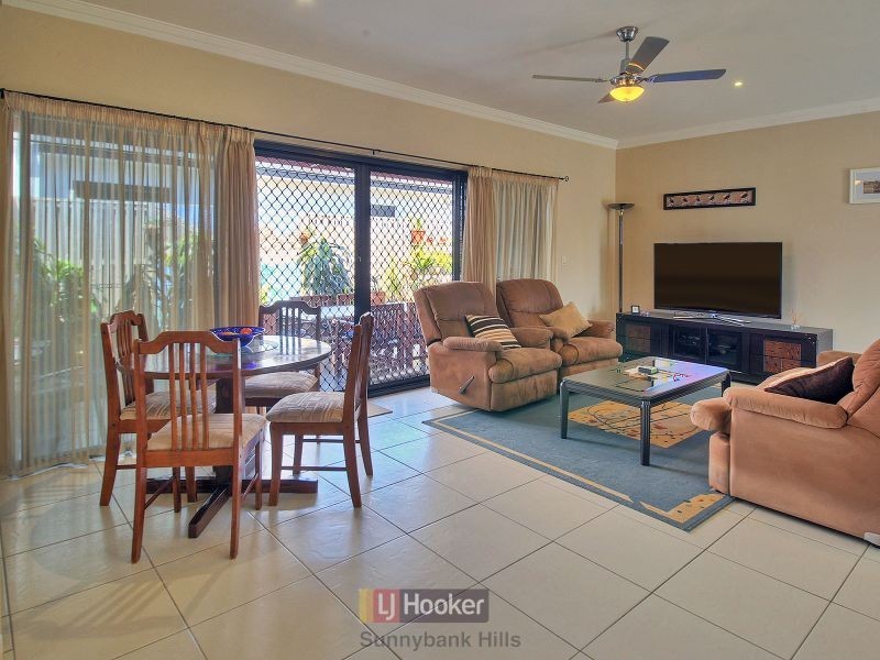 12 Walker Circuit, Eight Mile Plains QLD 4113