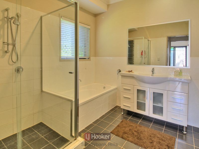 12 Walker Circuit, Eight Mile Plains QLD 4113