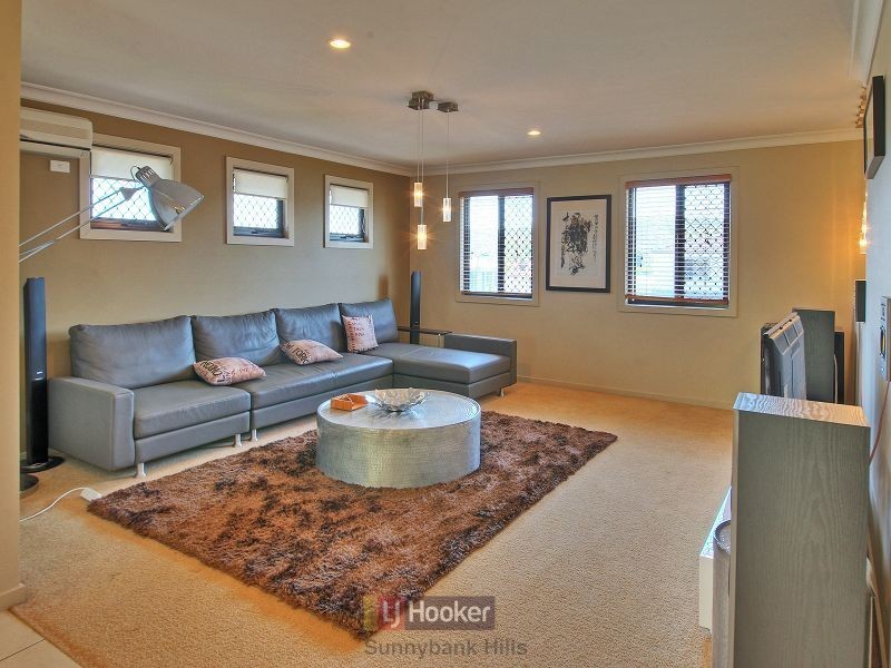 51 Hillardt Street, Robertson QLD 4109