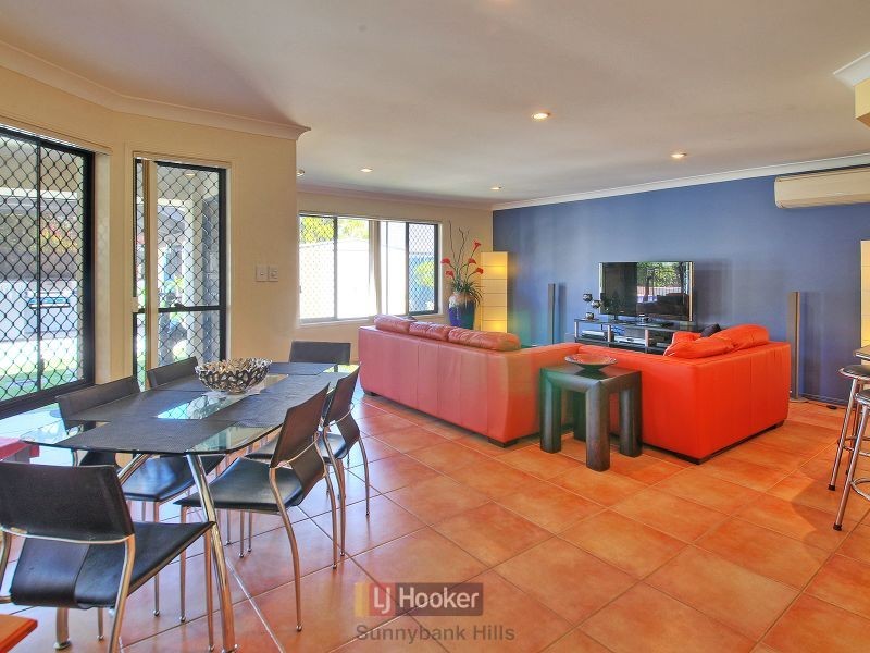 33 Juniper Circuit, Stretton QLD 4116