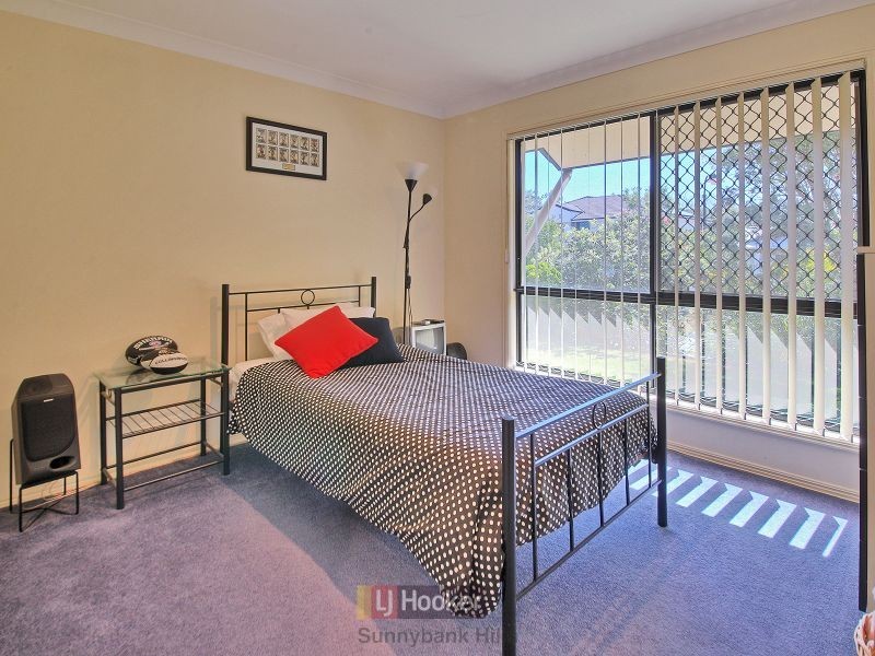 33 Juniper Circuit, Stretton QLD 4116