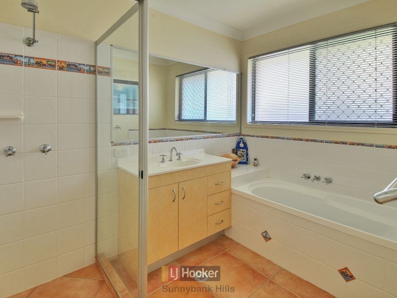 33 Juniper Circuit, Stretton QLD 4116