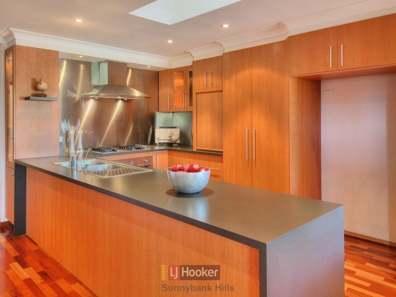 9 Hearnville Street, Robertson QLD 4109