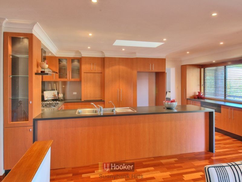 9 Hearnville Street, Robertson QLD 4109