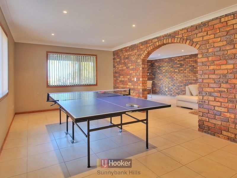 9 Hearnville Street, Robertson QLD 4109