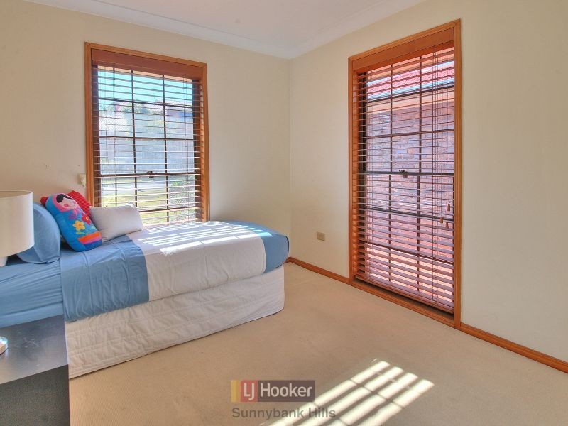 9 Hearnville Street, Robertson QLD 4109