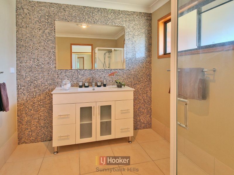 9 Hearnville Street, Robertson QLD 4109