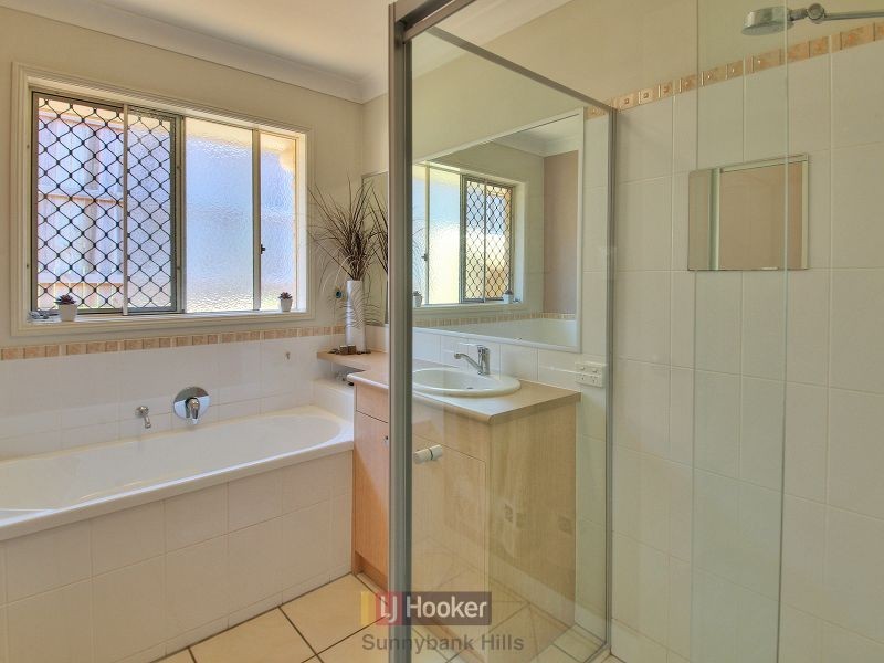 11 Henderson Crescent, Drewvale QLD 4116