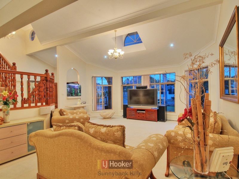 68 Casuarina Crescent, Calamvale QLD 4116