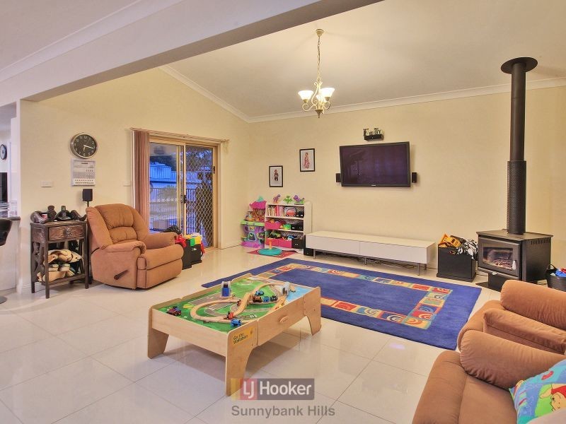 68 Casuarina Crescent, Calamvale QLD 4116