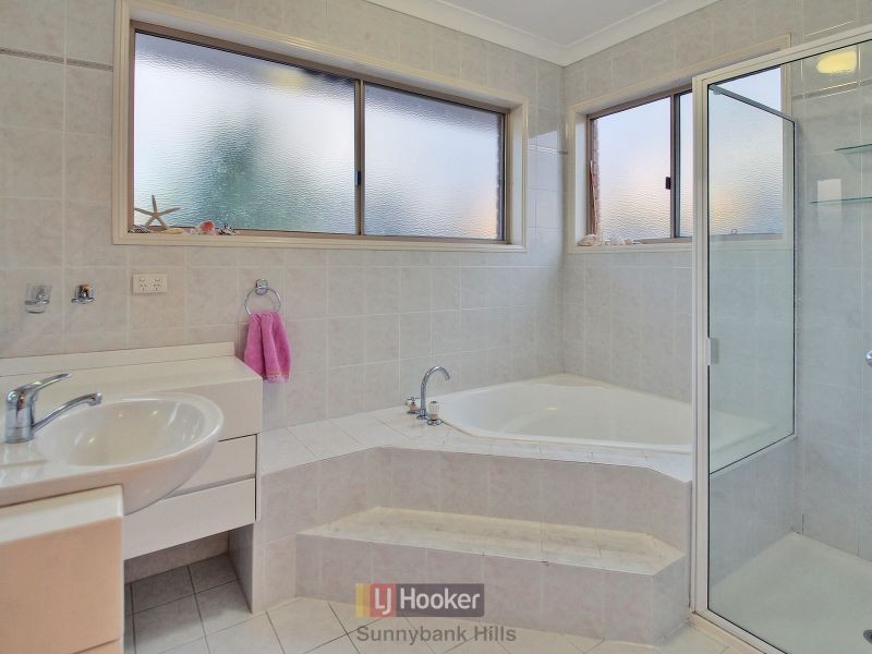 68 Casuarina Crescent, Calamvale QLD 4116