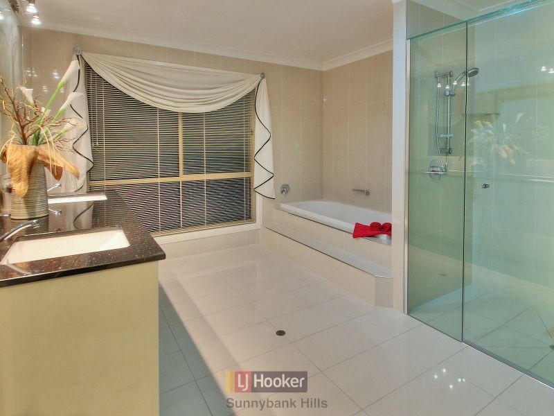 107 Hawthorn Circuit, Stretton QLD 4116