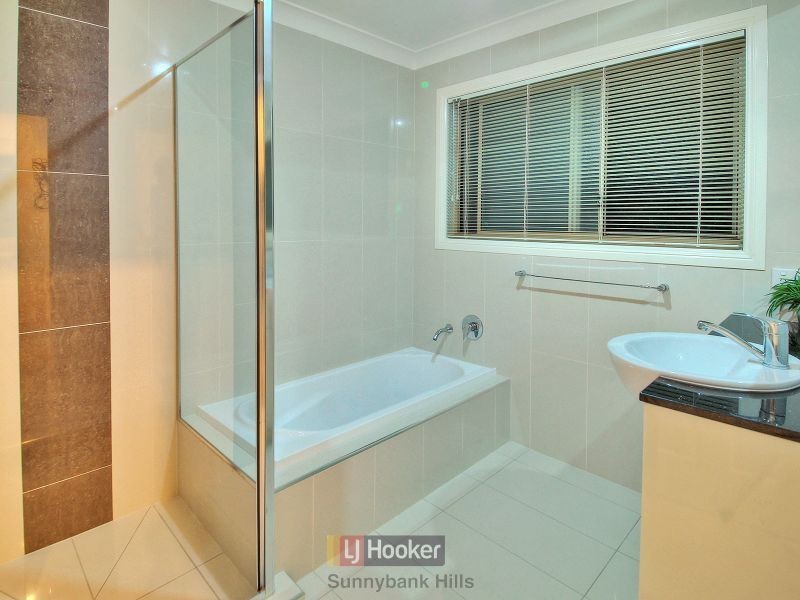 107 Hawthorn Circuit, Stretton QLD 4116