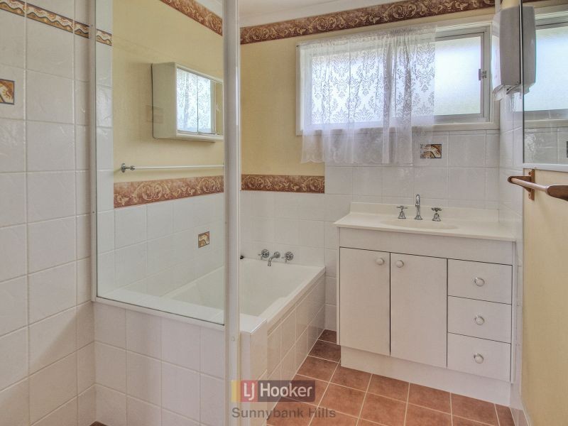 10 Lichen Court, Regents Park QLD 4118