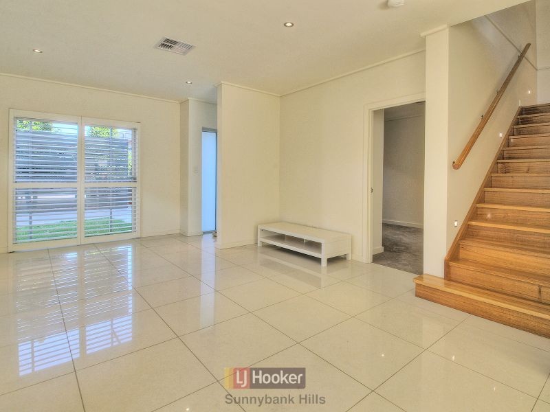 2A/16 Adios Close, Sunnybank Hills QLD 4109