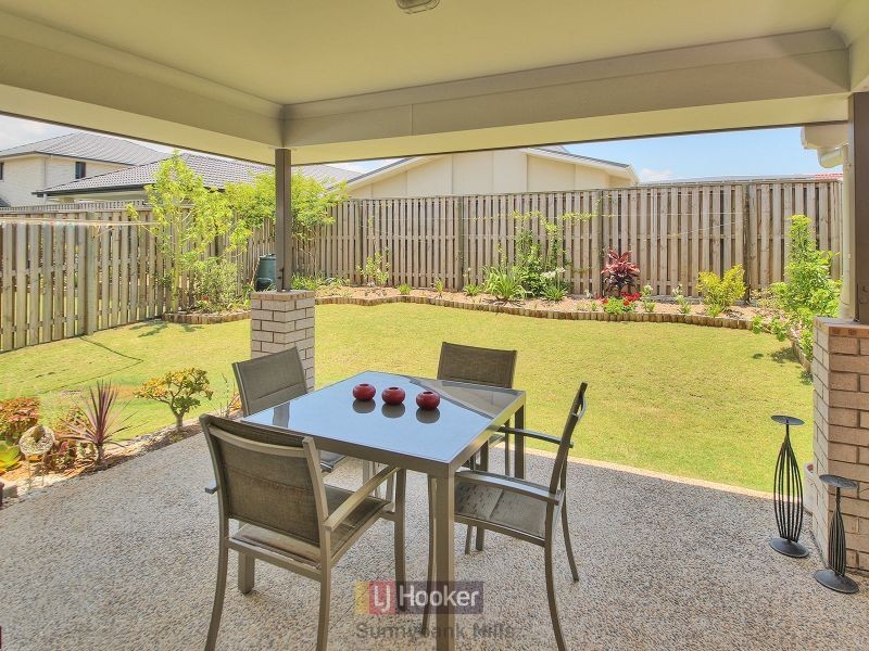 8 Diamantina Crescent, Fitzgibbon QLD 4018