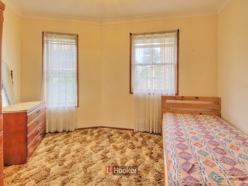 4 Lambeth Place, Macgregor QLD 4109