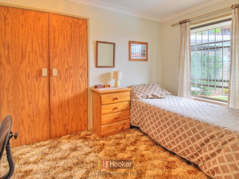 4 Lambeth Place, Macgregor QLD 4109
