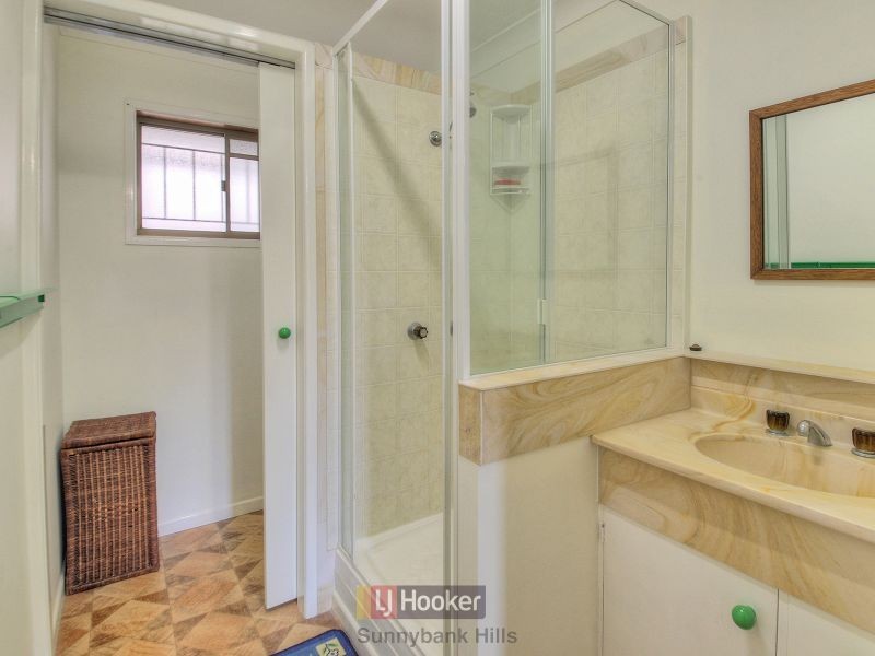 4 Lambeth Place, Macgregor QLD 4109