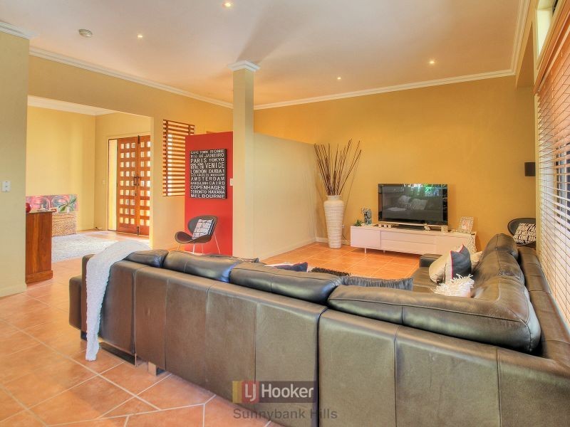 140 White Cedar Circuit, Stretton QLD 4116