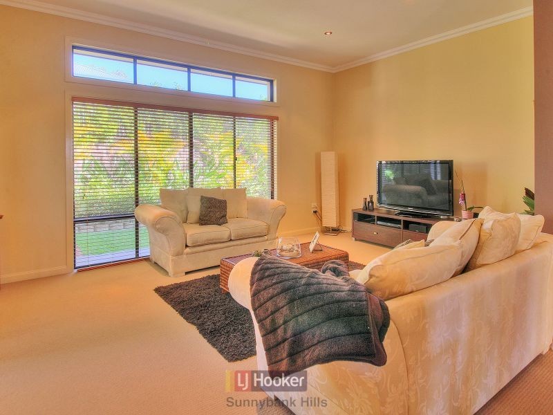 140 White Cedar Circuit, Stretton QLD 4116