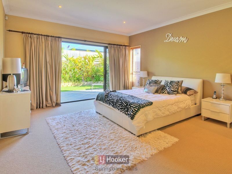 140 White Cedar Circuit, Stretton QLD 4116