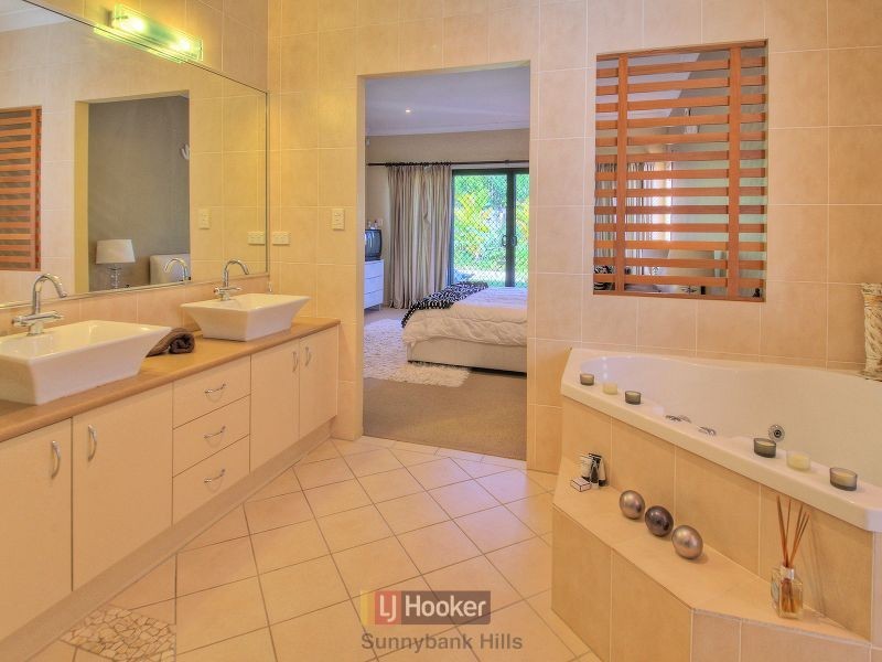 140 White Cedar Circuit, Stretton QLD 4116