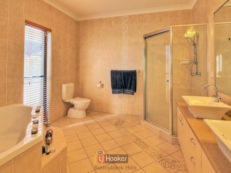 140 White Cedar Circuit, Stretton QLD 4116