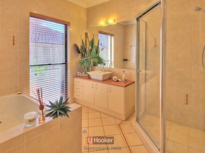 140 White Cedar Circuit, Stretton QLD 4116