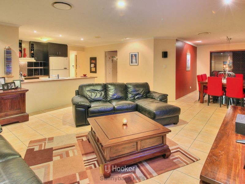 30 Mayfair Place, Stretton QLD 4116