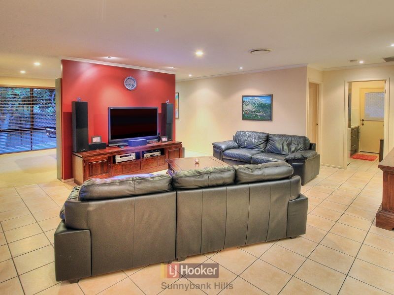30 Mayfair Place, Stretton QLD 4116