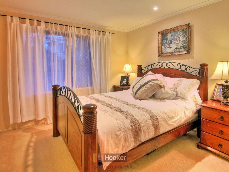 30 Mayfair Place, Stretton QLD 4116