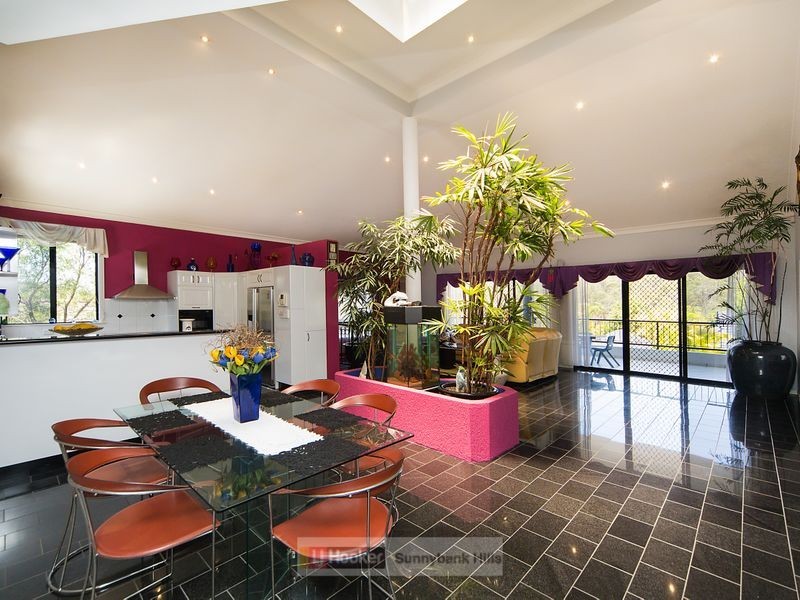 19 Wyncroft Street, Holland Park QLD 4121