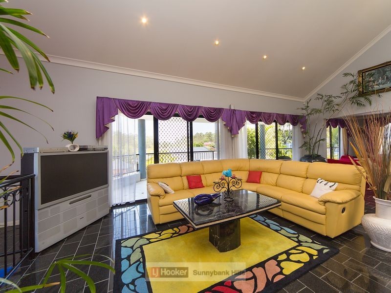 19 Wyncroft Street, Holland Park QLD 4121