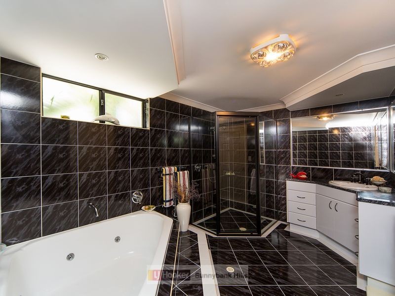 19 Wyncroft Street, Holland Park QLD 4121