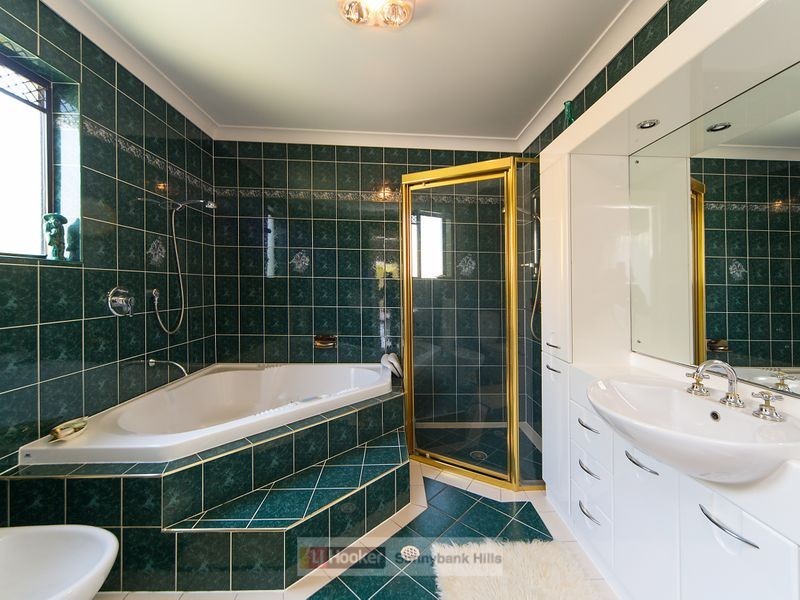 19 Wyncroft Street, Holland Park QLD 4121