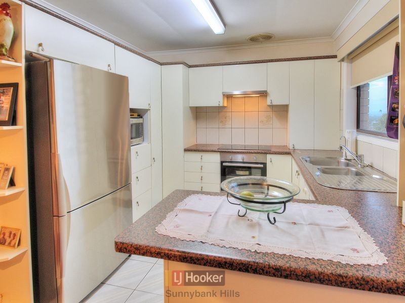 62 Kidd Street, Robertson QLD 4109