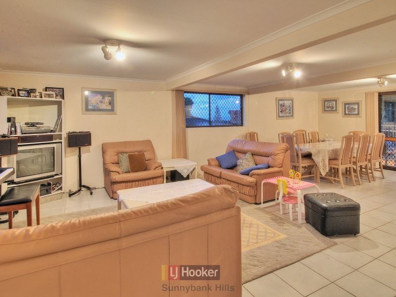 62 Kidd Street, Robertson QLD 4109