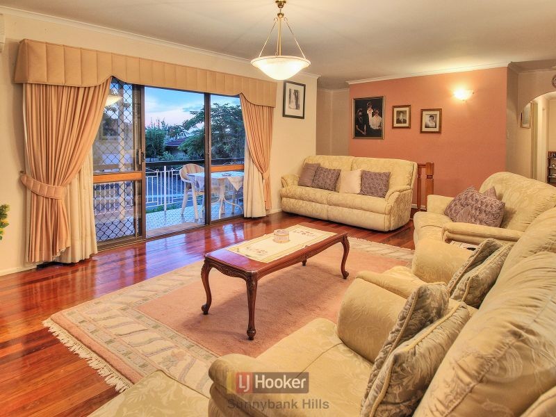 62 Kidd Street, Robertson QLD 4109